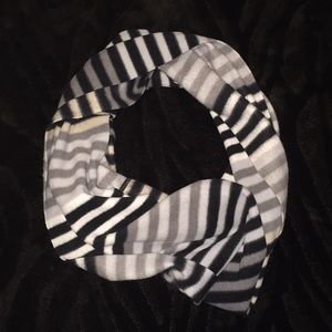 Cashmere feel Sz OS Gray/blk/cream infinity scarf